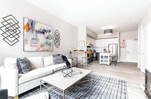 Smart TV - Warm home environment! (Baltimore)