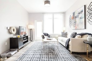 Smart TV - Warm home environment! (Baltimore)