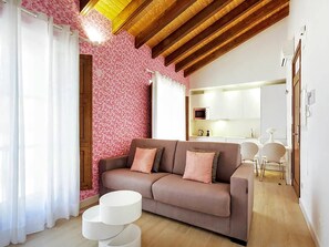 TV - PALACIO BUENAVISTA LUXURY APARTMENTS 2.2 (Sevilla)