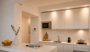 Private kitchen - PALACIO BUENAVISTA LUXURY APARTMENTS B.3 (Sevilla)