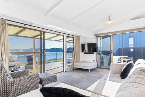 Pukehina Estuary Sunset Views Holiday Home