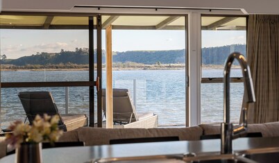 Pukehina Estuary Sunset Views Holiday Home