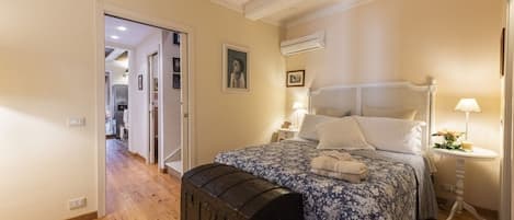 3 slaapkamers, een strijkplank/strijkijzer, wifi, beddengoed