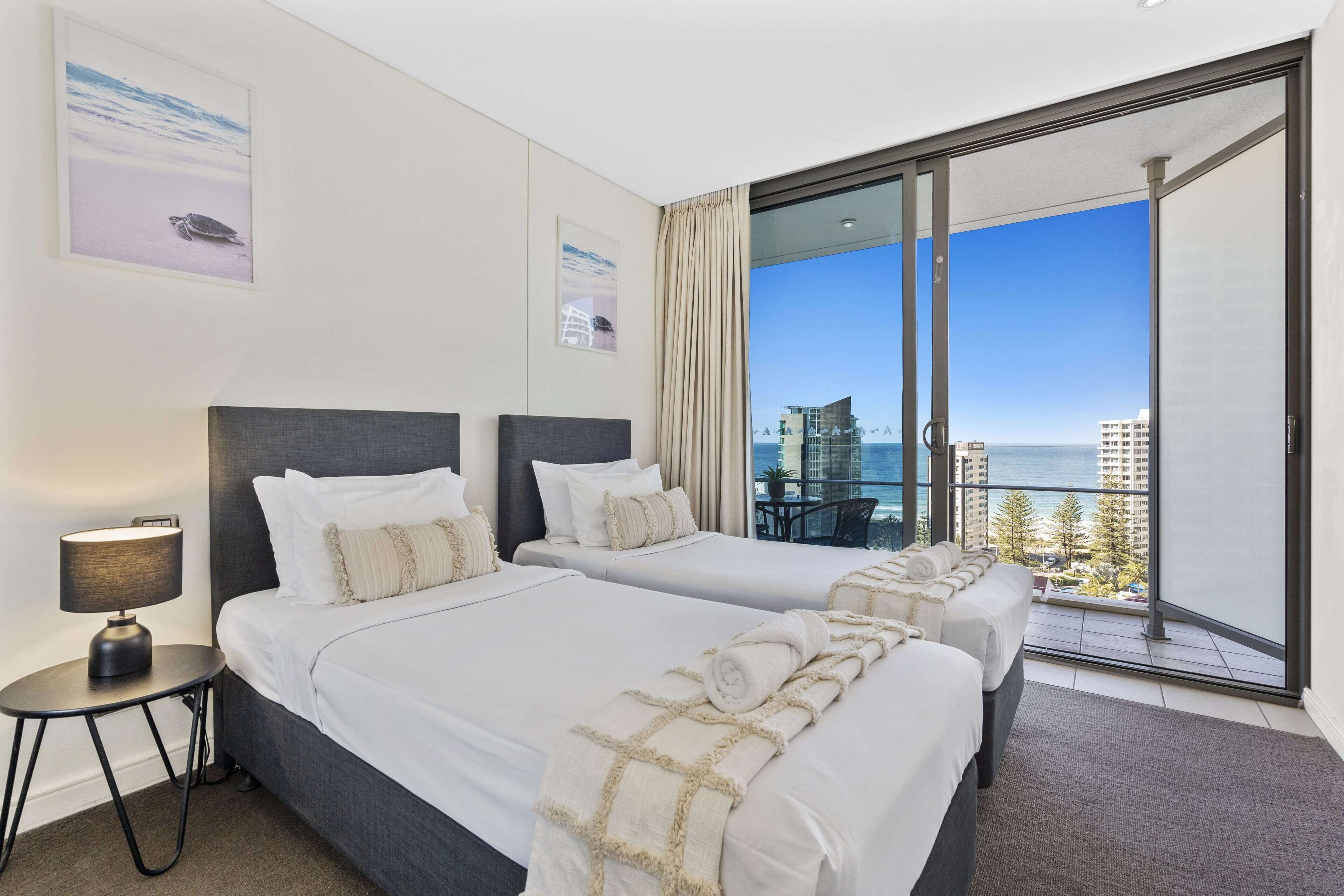 2 habitaciones, decoración personalizada y muebles diferentes 