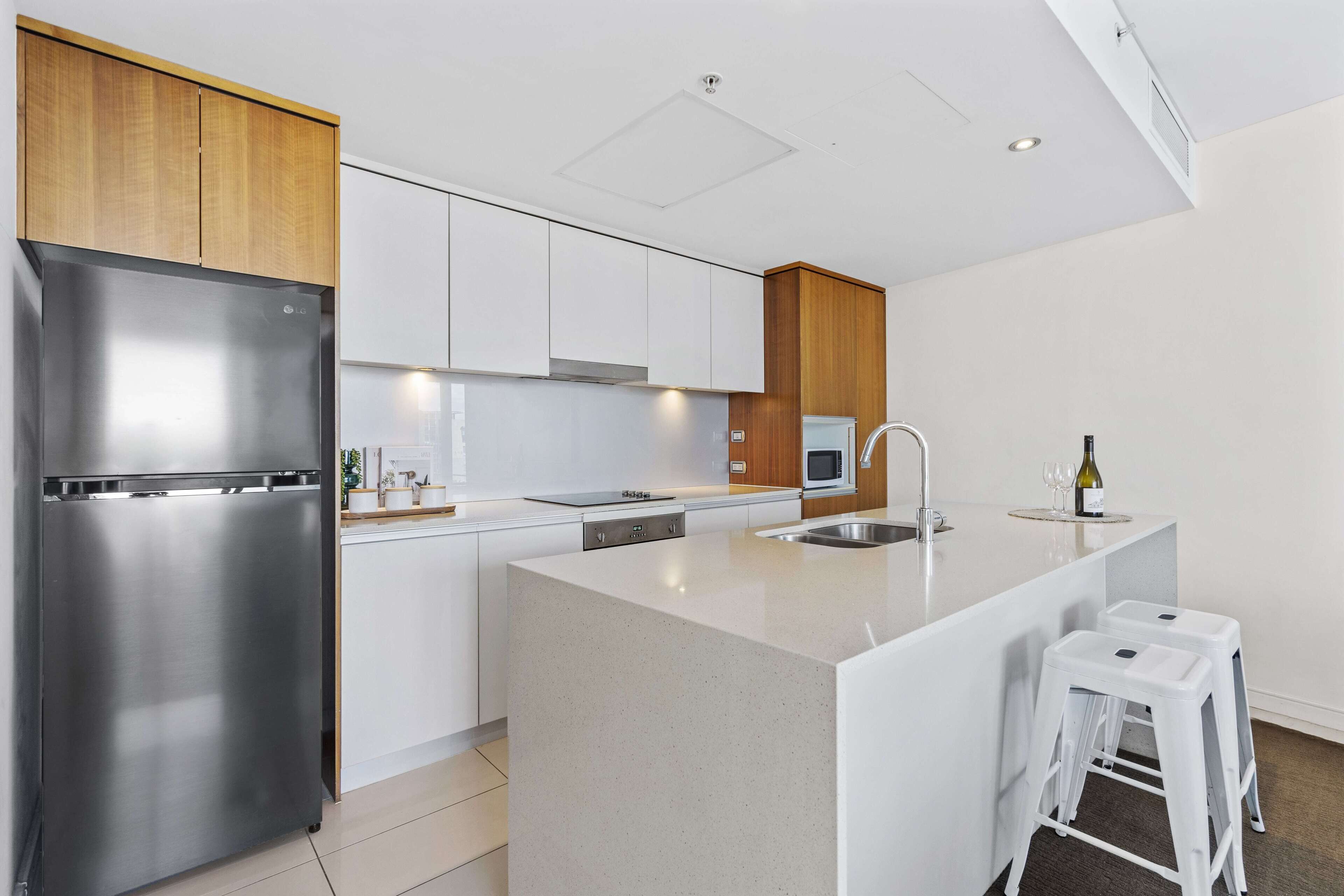 Apartamento, 2 habitaciones, vistas al mar | Cocina privada | Frigorífico grande, microondas, horno y placa de cocina