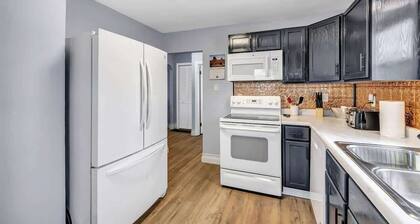 3BR Home Near Lambeau • Hot Tub • Kids & Dogs OK