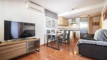 Télévision, cheminée