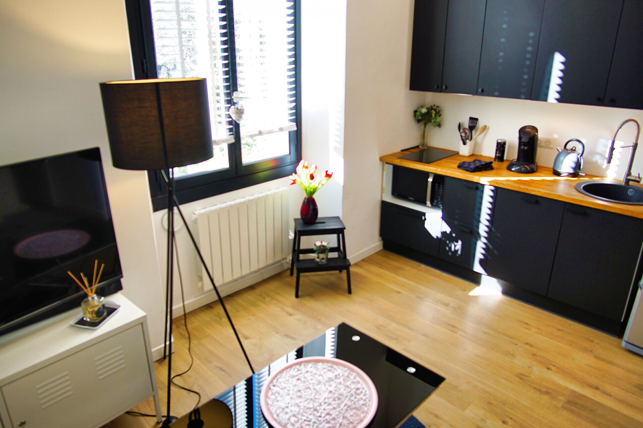 Fridge, microwave, dishwasher, coffee/tea maker