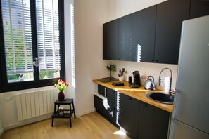 Fridge, microwave, dishwasher, coffee/tea maker