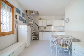 Dining - Casa Felice near the center of Porto Azzurro (Porto Azzurro)