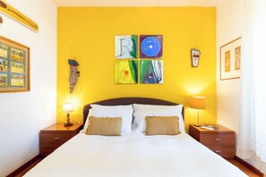 2 bedrooms, iron/ironing board, Internet, bed sheets