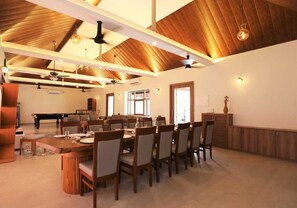 Family dining - Privystays Jks Private Villa (Alibag)