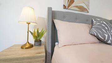 4 bedrooms, desk, iron/ironing board, WiFi