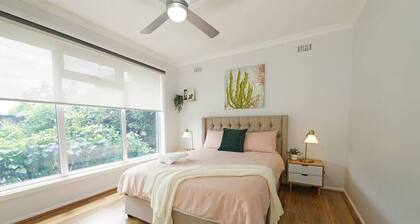 Parkdale 4-BRM Home near Mentone Pet-friendly Free Netflix Wi-Fi Parking