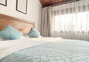 컴포트 더블룸 | 저자극성 침구, 책상, 방음 설비, 무료 WiFi