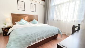Comfort Double Room | Hypo-allergenic bedding, desk, soundproofing, free WiFi