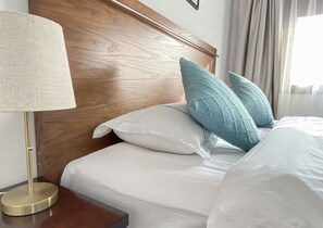 Comfort Double Room | Hypo-allergenic bedding, desk, soundproofing, free WiFi - Hemu House (Xiangxi)