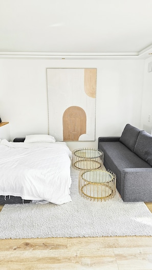 Appart'hôtel Luxe | Coin séjour | TV connectée de 50 pouces avec chaînes numériques, télévision, Netflix