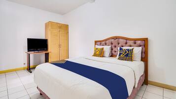 Kamar Double Basic | Meja kerja, Wi-Fi gratis, dan seprai linen