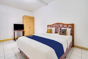 Basic Double Room | Desk, free WiFi, bed sheets - OYO 91546 Dewi Sudirman Homestay (Bandung)