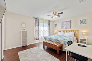 3 bedrooms, desk, travel cot, free WiFi