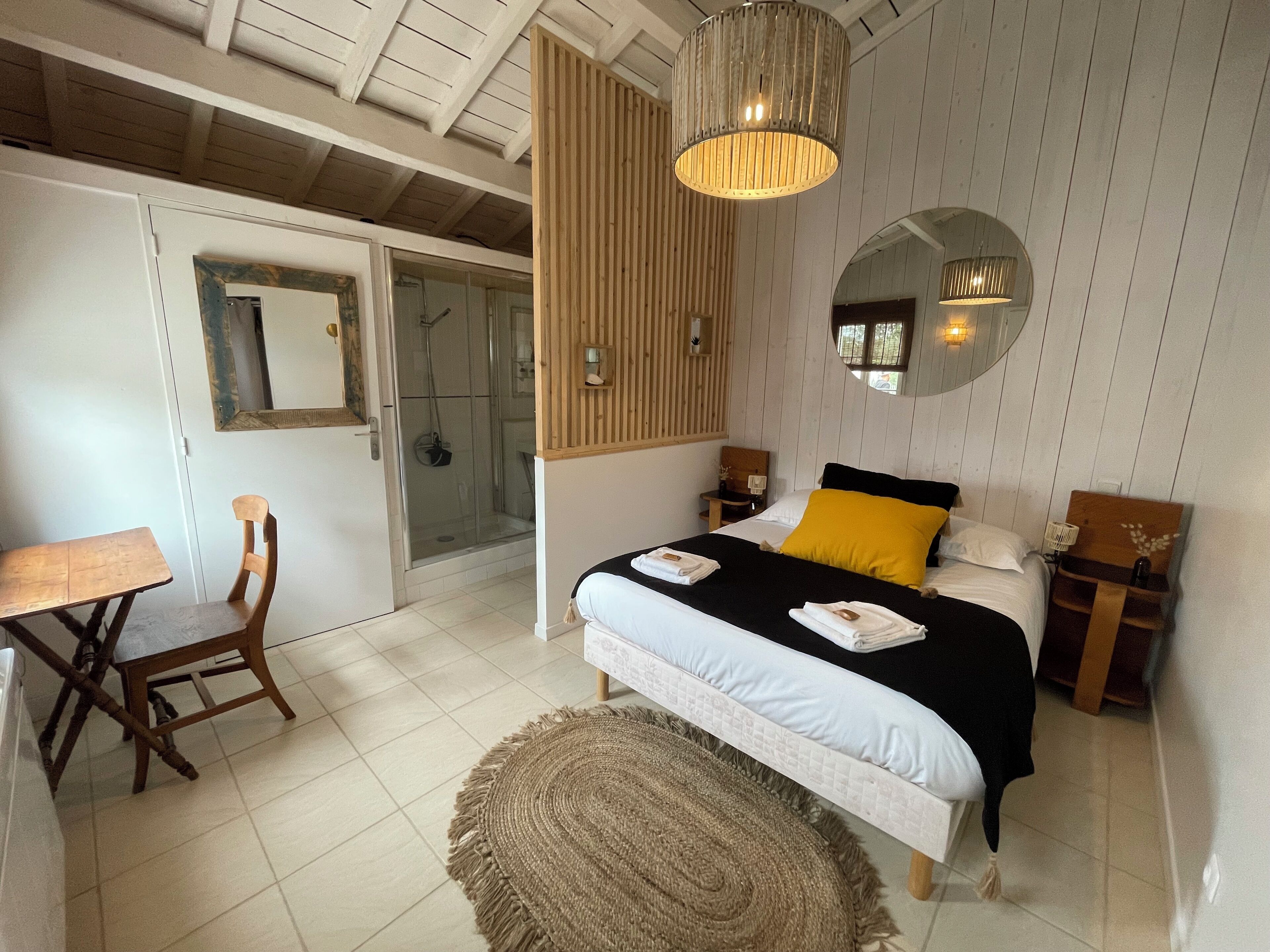 4 bedrooms, iron/ironing board, travel crib, free WiFi