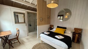 4 bedrooms, iron/ironing board, travel crib, WiFi (free)