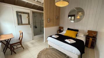 4 bedrooms, iron/ironing board, travel crib, free WiFi