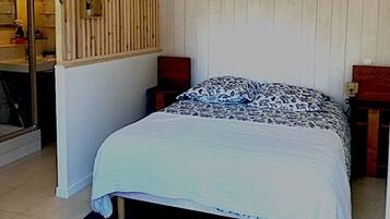 4 bedrooms, iron/ironing board, travel crib, free WiFi