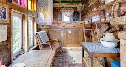 2x Double Bed - Glamping Wagon, Dalby Forest