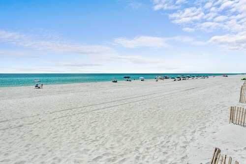 Gulf Side of Via De Luna Dr |Short Walk To Beach |King Master |Community Pool |Pond View |Balcony