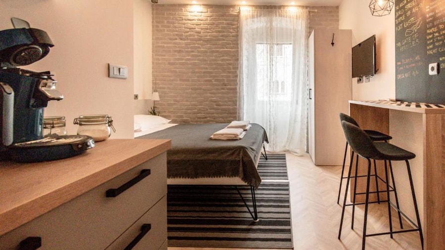 OLD TOWN PULA STUDIO APARTMENTS