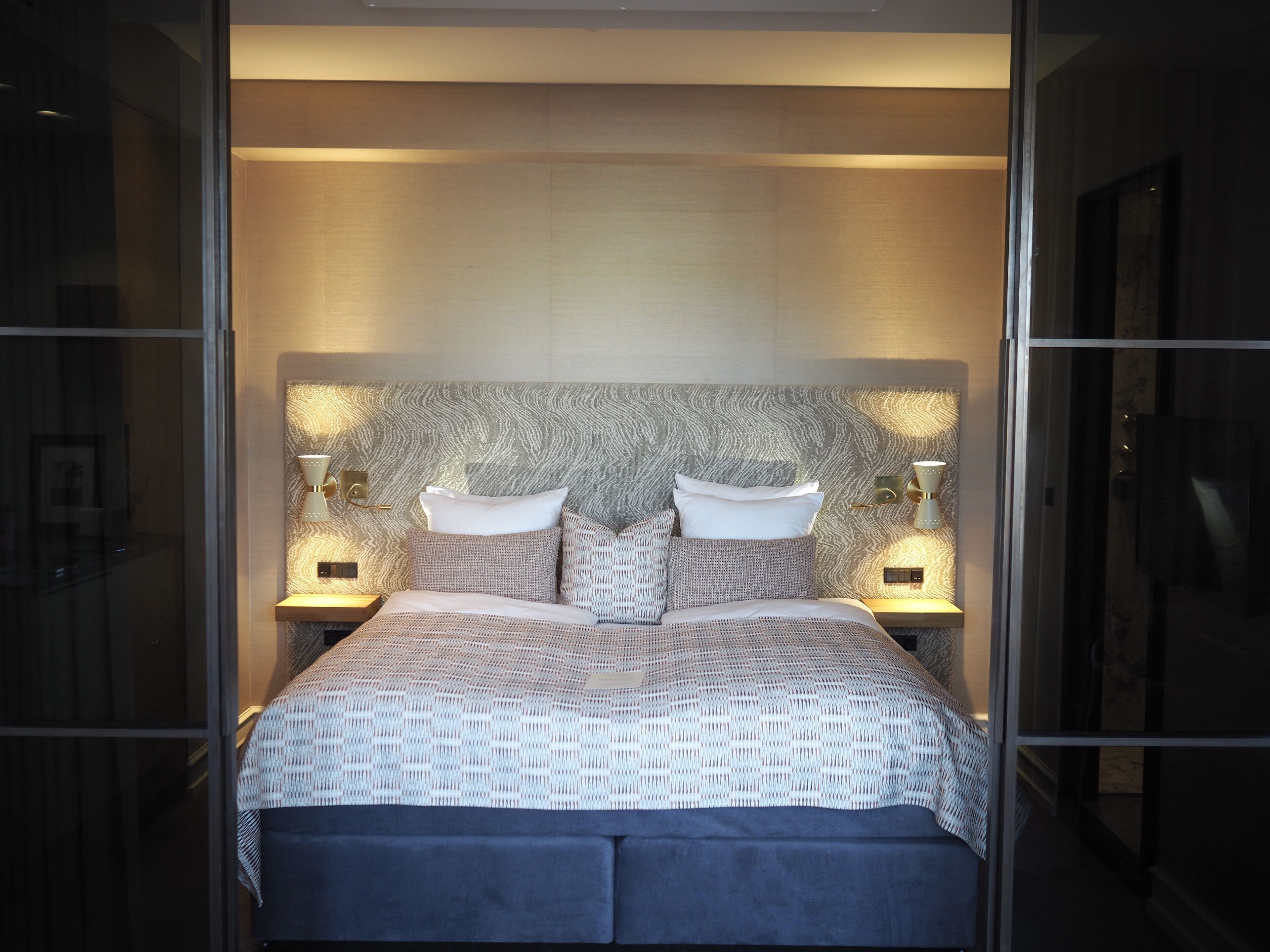 Hypo-allergenic bedding, down duvets, pillow-top beds, minibar