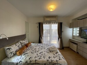 1 bedroom, desk, iron/ironing board, WiFi