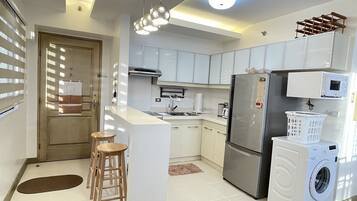 Réfrigérateur, micro-ondes, four, lave-vaisselle