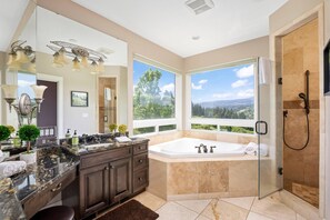 Combined shower/bathtub, hair dryer, towels, shampoo - Extraordinary Private Country Chateau, Pet Friendly, Hot Tub, BBQ, Enormous Deck w/ Mt. Adams Views (Hood River)