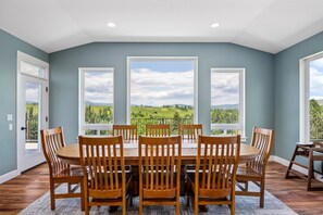 Dining - Extraordinary Private Country Chateau, Pet Friendly, Hot Tub, BBQ, Enormous Deck w/ Mt. Adams Views (Hood River)