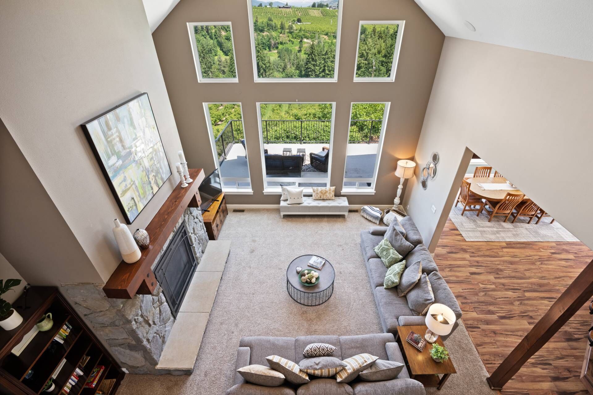 TV connectée, cheminée, baby-foot, table de tennis de table