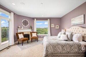 6 bedrooms, desk, iron/ironing board, travel crib