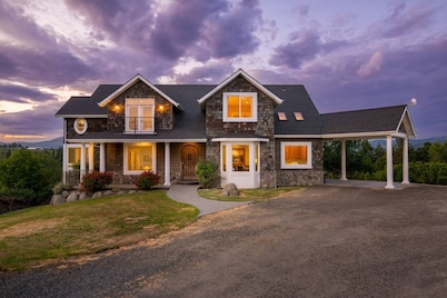 Extraordinary Private Country Chateau, Pet Friendly, Hot Tub, BBQ, Enormous Deck w/ Mt. Adams Views