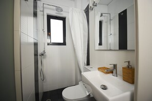 Bathroom - Suites 51 / 5 min from Piraeus Port! (Pireas)