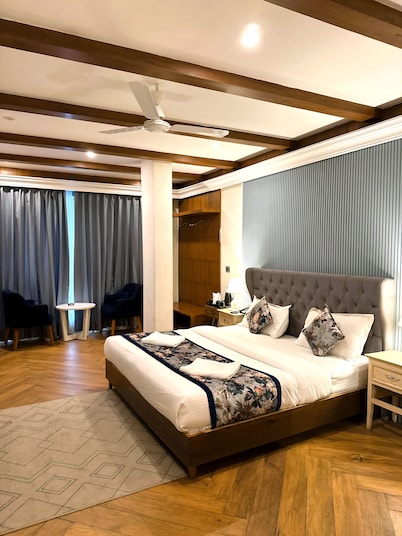 Hotel Sapling Mussoorie - 500 Mtr from Picture Palace Mall Road