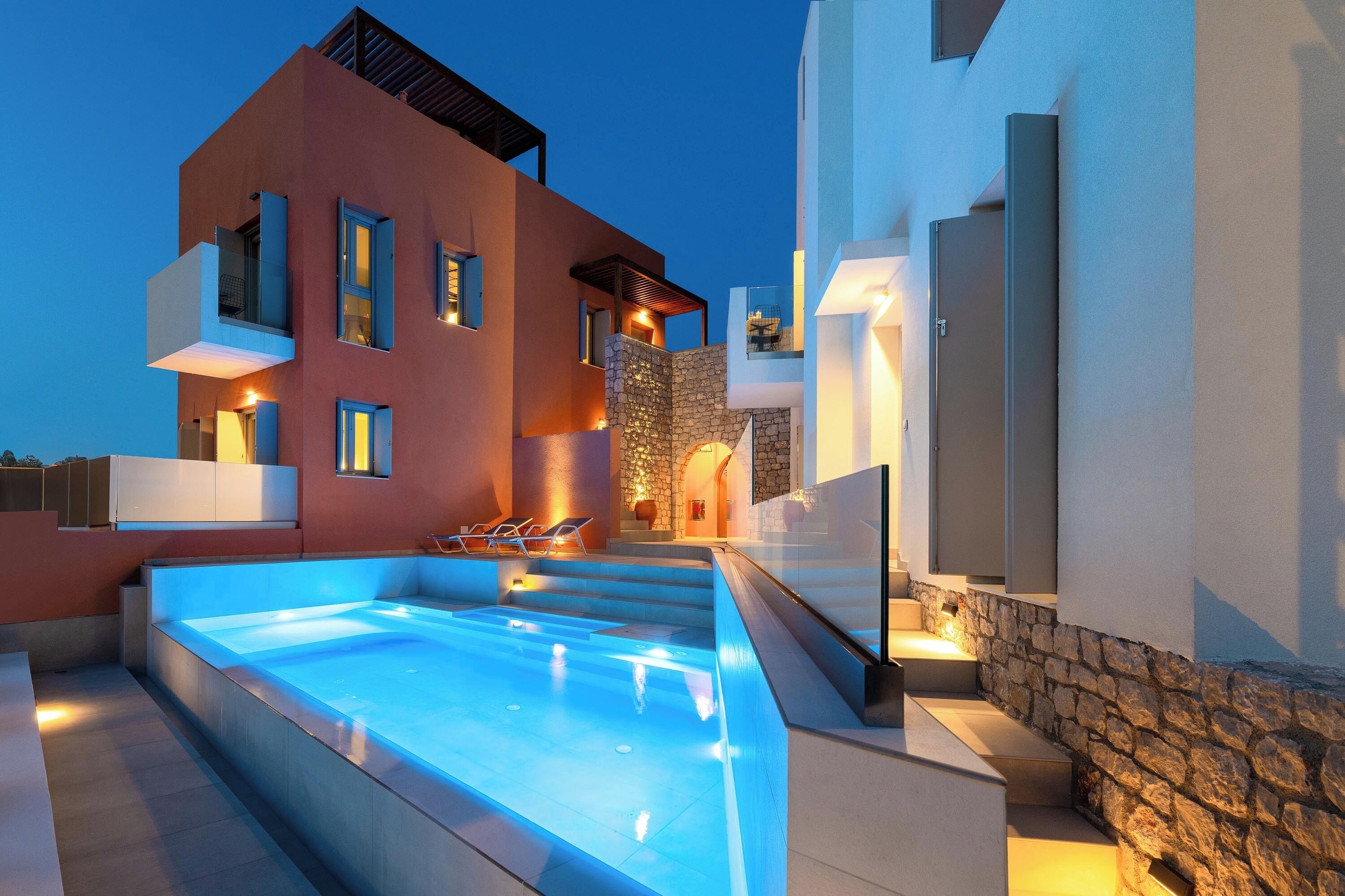 Outdoor pool, sun loungers