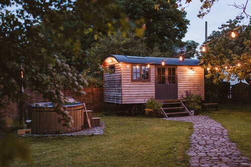 Starlight Hideaway - Luxury Shepherd’s Hut