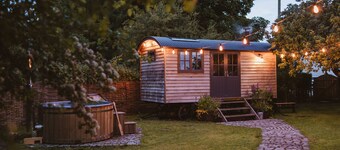 Starlight Hideaway - Luxury Shepherd’s Hut