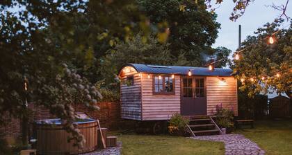 Starlight Hideaway - Luxury Shepherd’s Hut