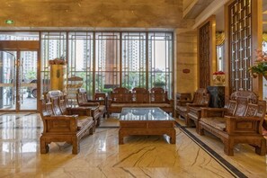 A lobby with wooden furniture, large windows, and a marble floor. - Fuzhou Linchuan Talent International Hotel (Fuzhou)