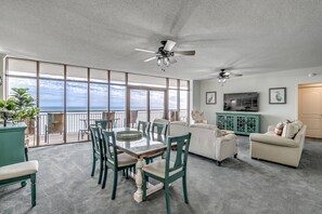 テレビ、DVD プレーヤー