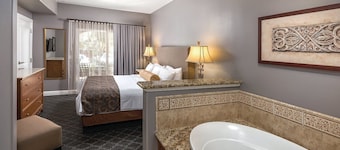 10 minutes to BottleRock / 1 bedroom with a full kitchen and jet tub