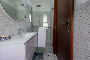 Bathroom - Lovely 2 bedroom cottage (Nairobi)